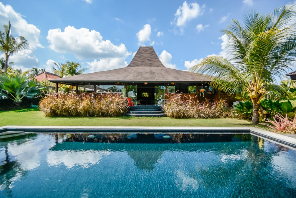 Spectacular Traditional Four Bedrooms Villa for Sale in Canggu