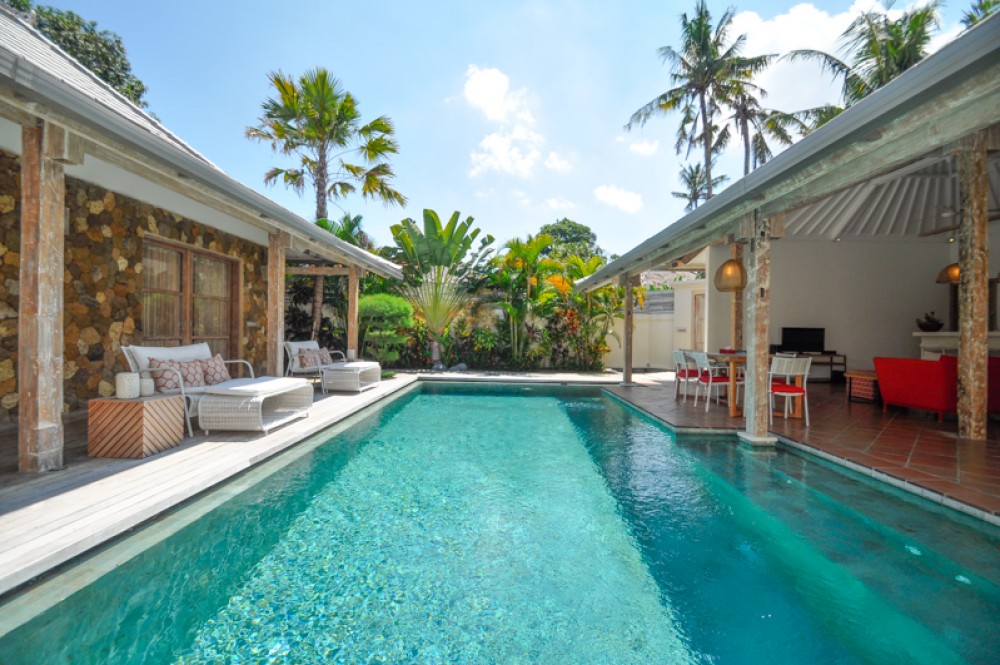 Belle villa tropicale de trois chambres à vendre à Seminyak