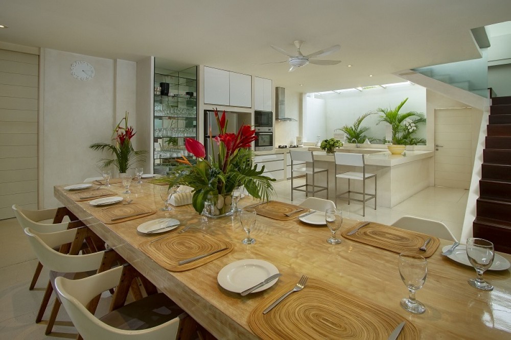 Lovely Five Bedrooms Villa In Front Of The Beach In Seminyak Available on September 1st 2024