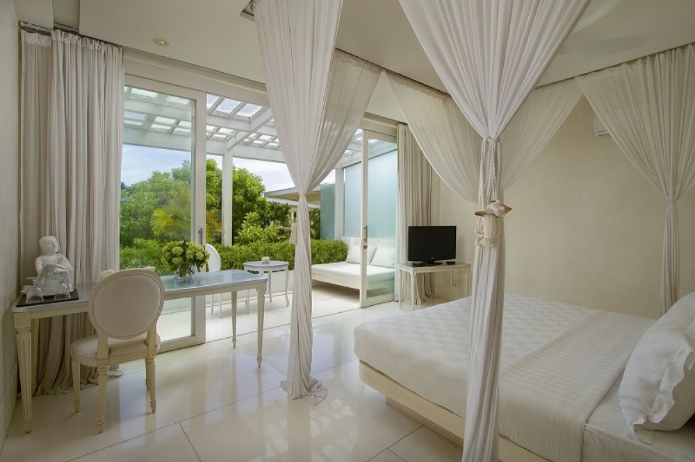 Lovely Five Bedrooms Villa In Front Of The Beach In Seminyak Available on September 1st 2024