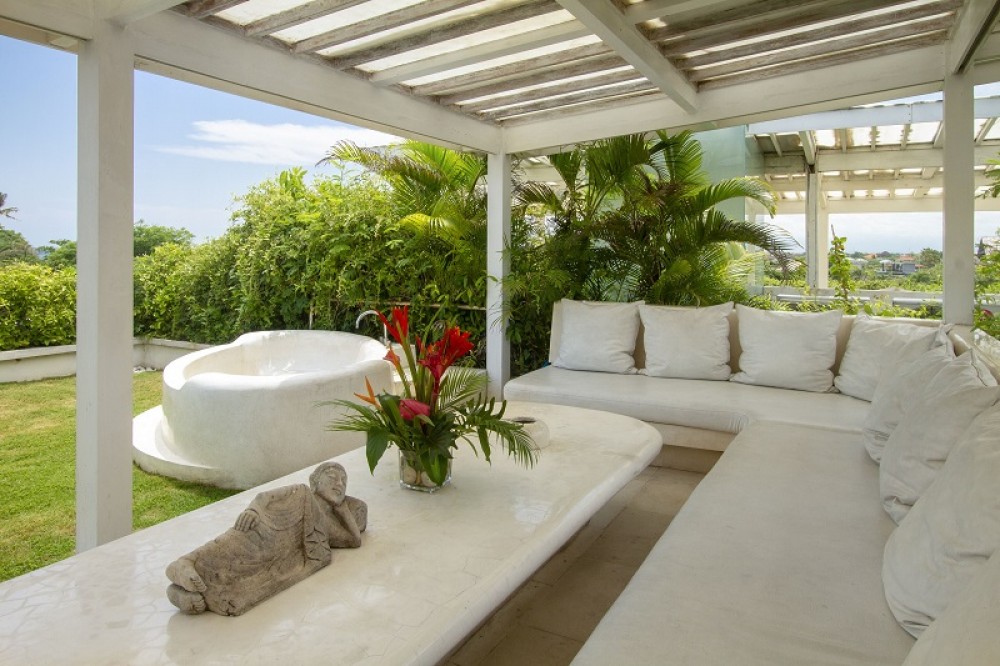 Lovely Five Bedrooms Villa In Front Of The Beach In Seminyak Available on September 1st 2024