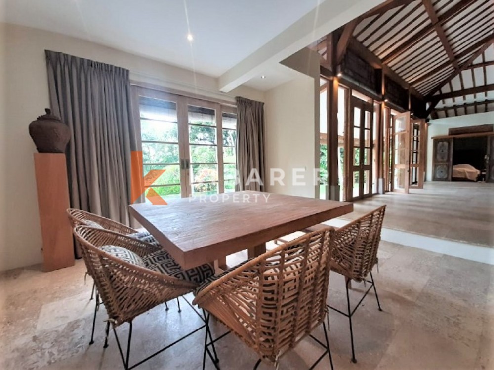 Amazing Three Bedrooms Closed Living Room Villa With Spacious Garden in Kedungu