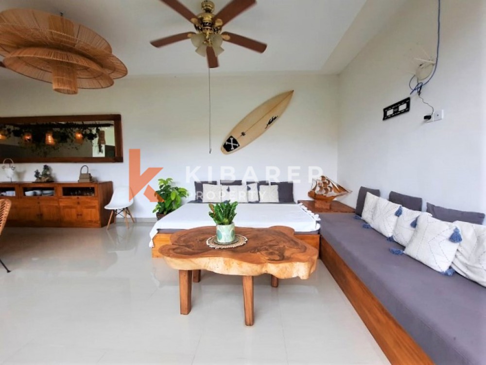 SUPERBE TROIS CHAMBRES À COUCHER VILLA À VIVRE OUVERTE À CANGGU