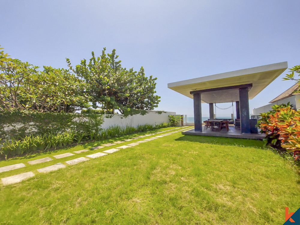 Villa de luxe en pleine propriété en bord de mer à vendre à Gianyar