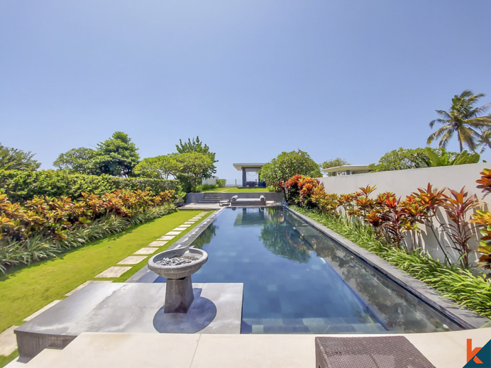 Villa de luxe en pleine propriété en bord de mer à vendre à Gianyar