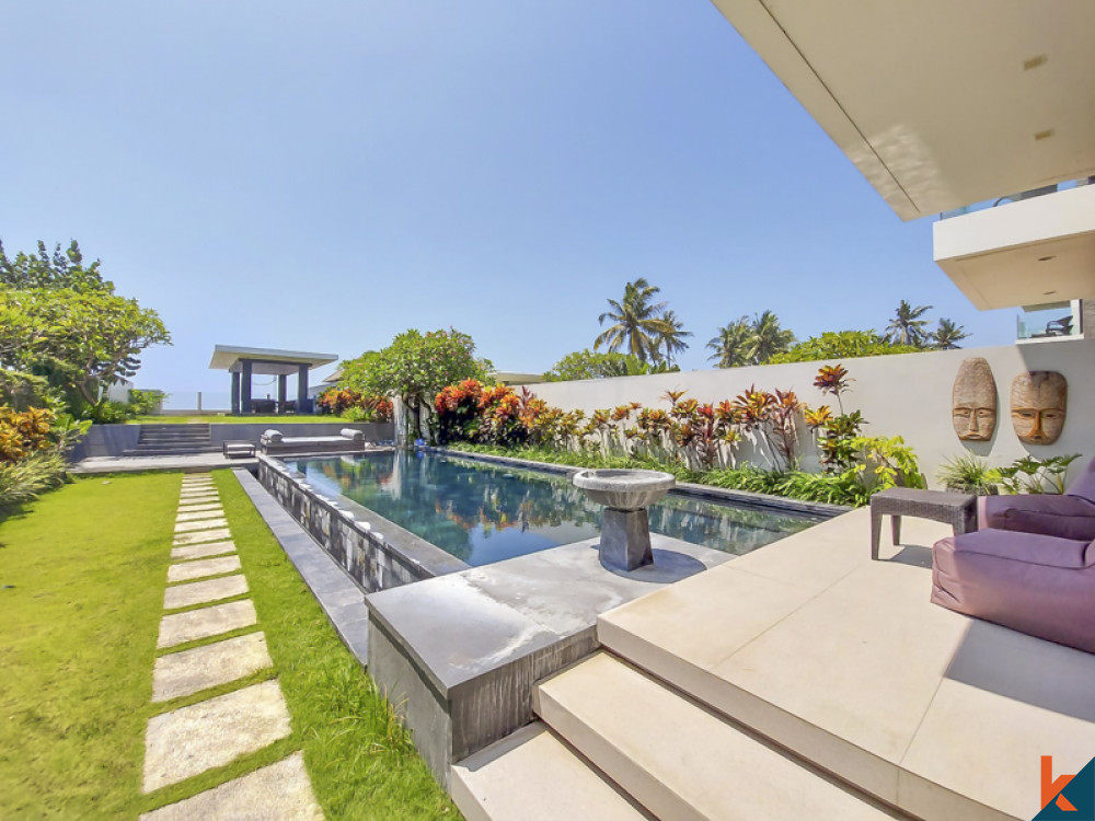 Villa de luxe en pleine propriété en bord de mer à vendre à Gianyar