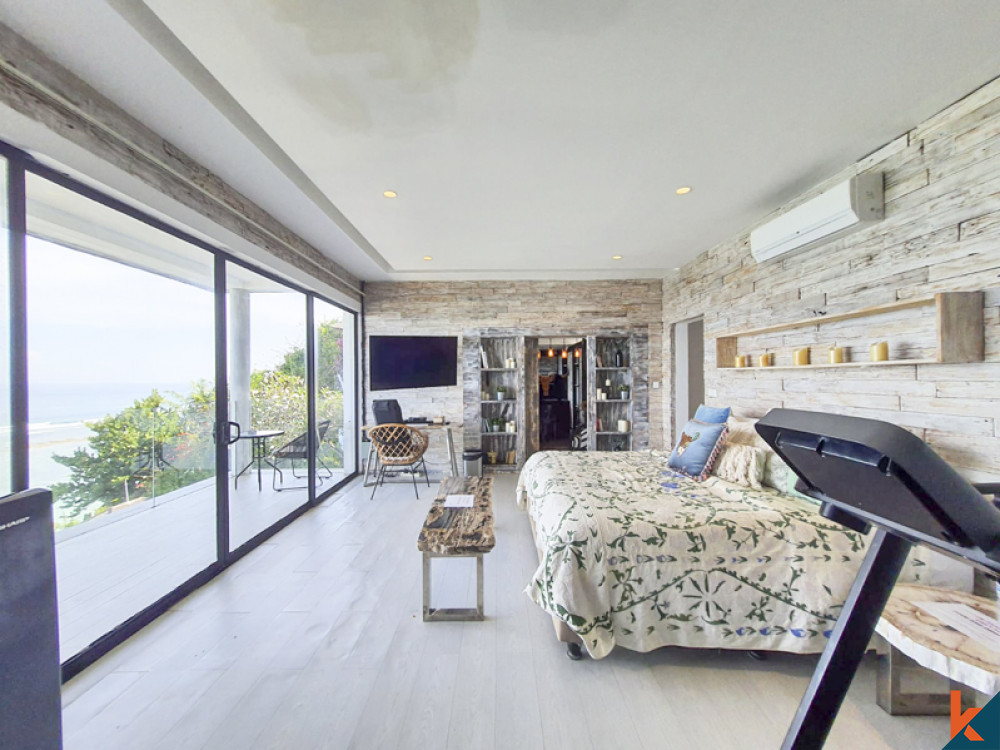 Amazing Ocean View Clifftop Villa With Private Beach in Nusa Dua