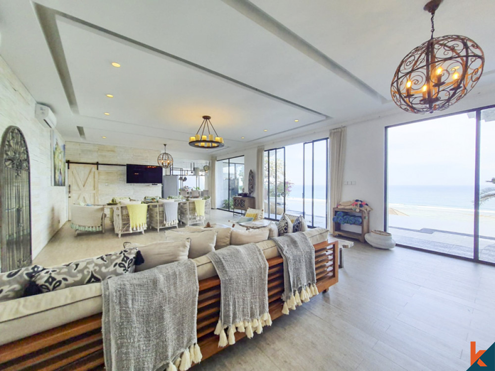 Amazing Ocean View Clifftop Villa With Private Beach in Nusa Dua