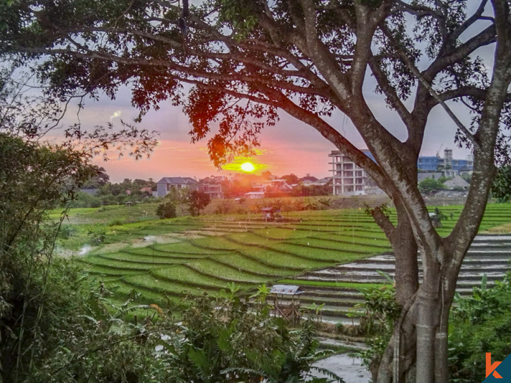 Vila Hak Milik Modern Dengan Pemandangan yang Tenang