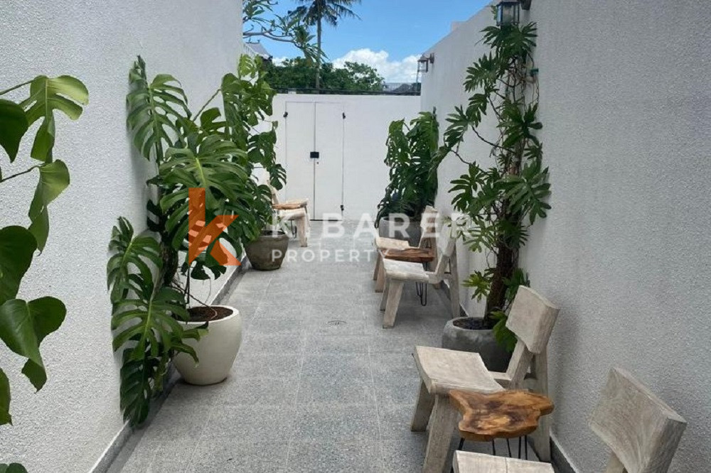 Charming One Bedroom Enclosed Living Room Santorini Villa Situated in Padonan