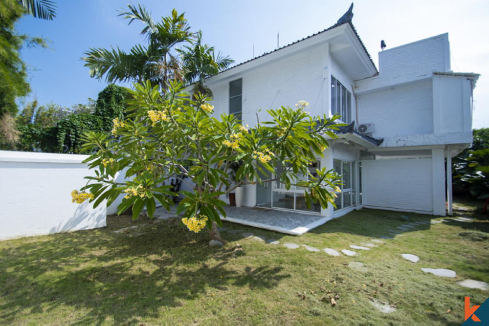 Charming traditional freehold villa for sale in Seminyak