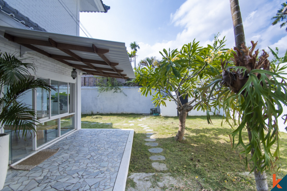 Charmante villa traditionnelle en pleine propriété à vendre à Seminyak