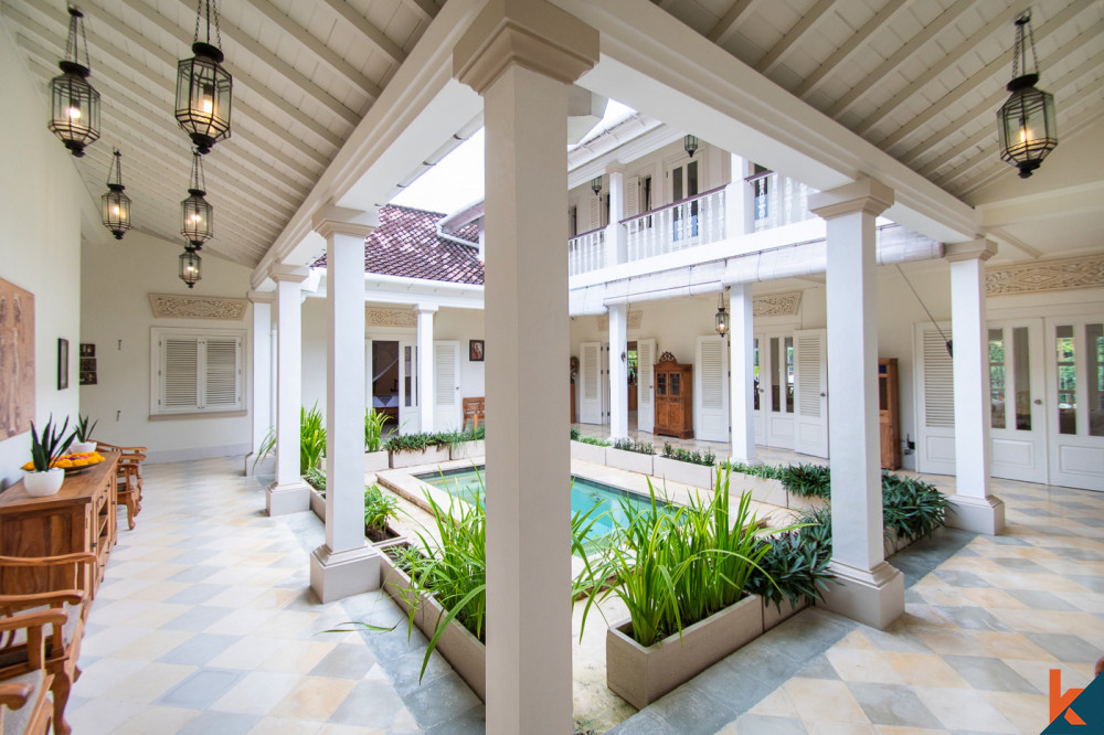 Superbe propriété en pleine propriété de quatre chambres à coucher de style colonial à vendre