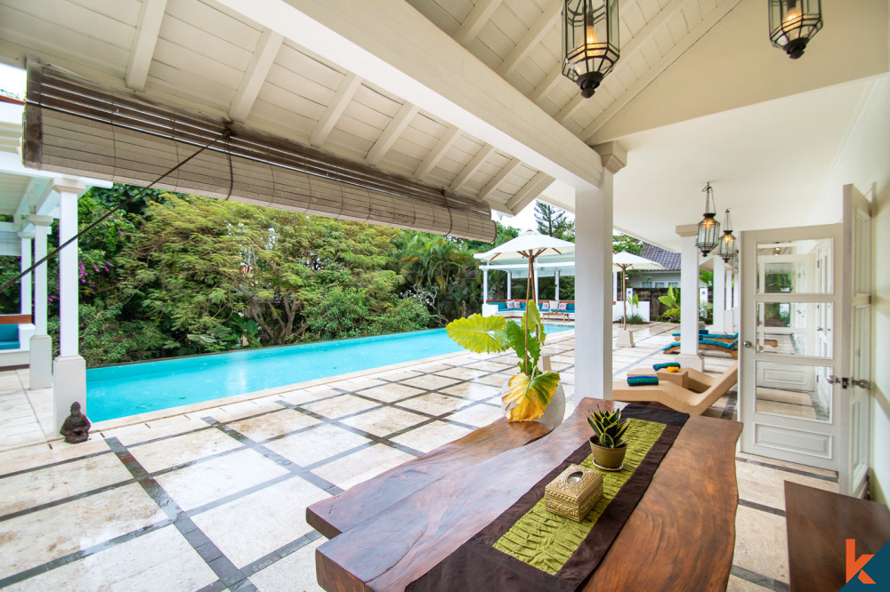 Superbe propriété en pleine propriété de quatre chambres à coucher de style colonial à vendre