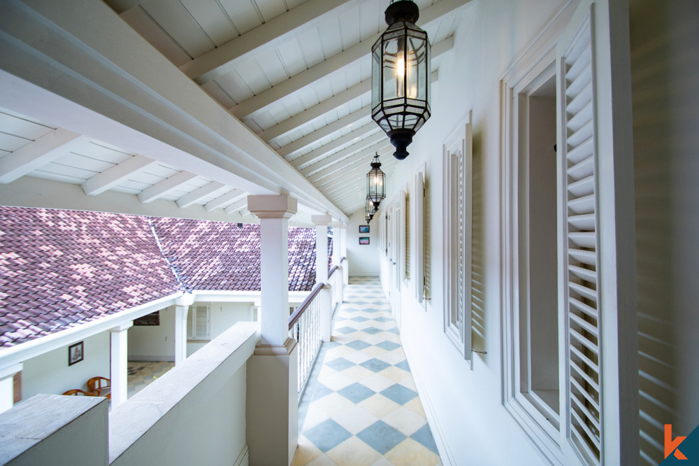 Superbe propriété en pleine propriété de quatre chambres à coucher de style colonial à vendre