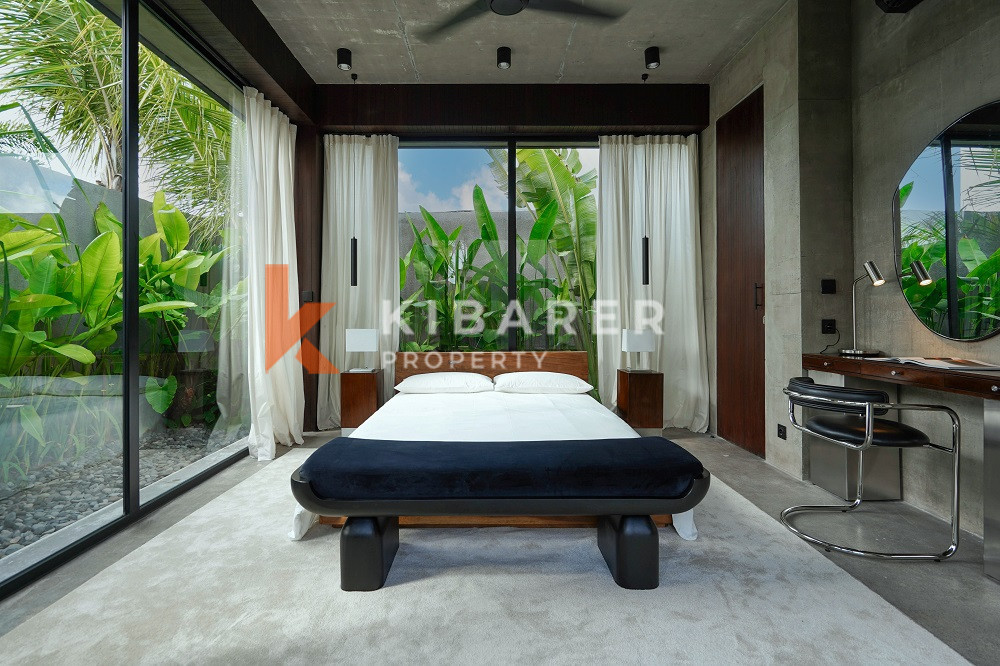 Villa de 2 chambres avec salon fermé et brutalisme tropical dans une zone premium en bordure de Canggu