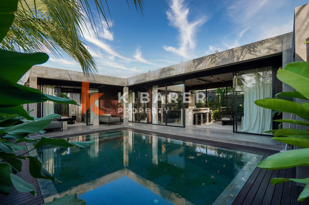 Villa de 2 chambres avec salon fermé et brutalisme tropical dans une zone premium en bordure de Canggu