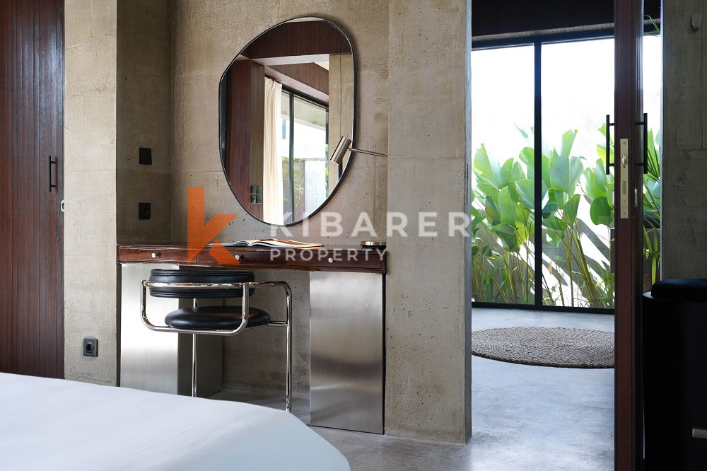 Villa de 2 chambres avec salon fermé et brutalisme tropical dans une zone premium en bordure de Canggu