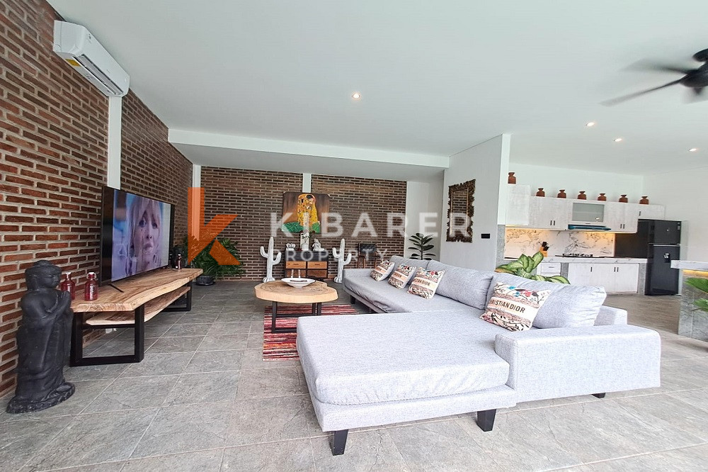 Brick-Style Brandnew Three-Bedroom Enclosed Living Room Villa in Kerobokan Area