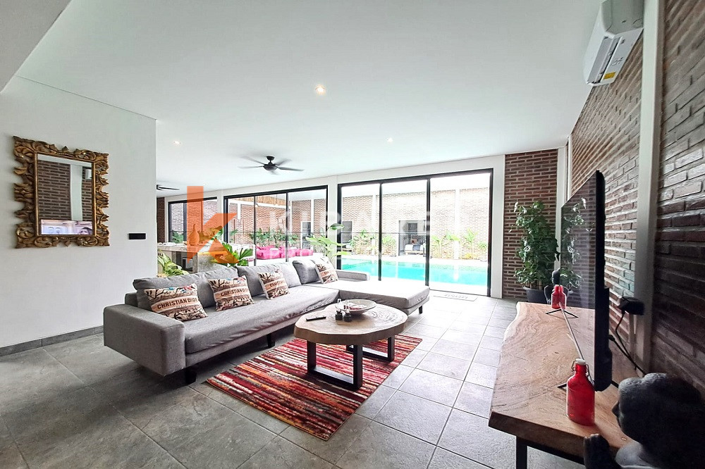 Brick-Style Brandnew Three-Bedroom Enclosed Living Room Villa in Kerobokan Area