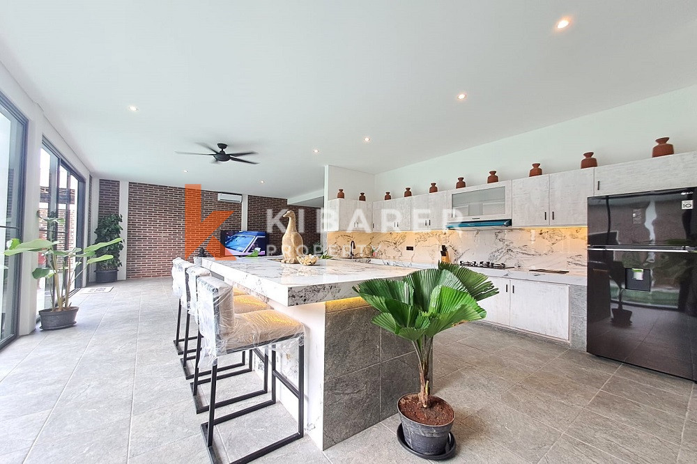 Brick-Style Brandnew Three-Bedroom Enclosed Living Room Villa in Kerobokan Area