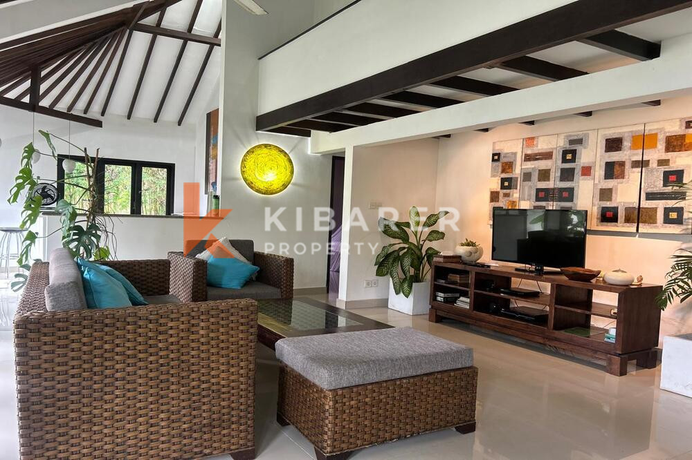 Breathtaking Three Bedroom Enclosed Living Room Classic Villa in Kerobokan