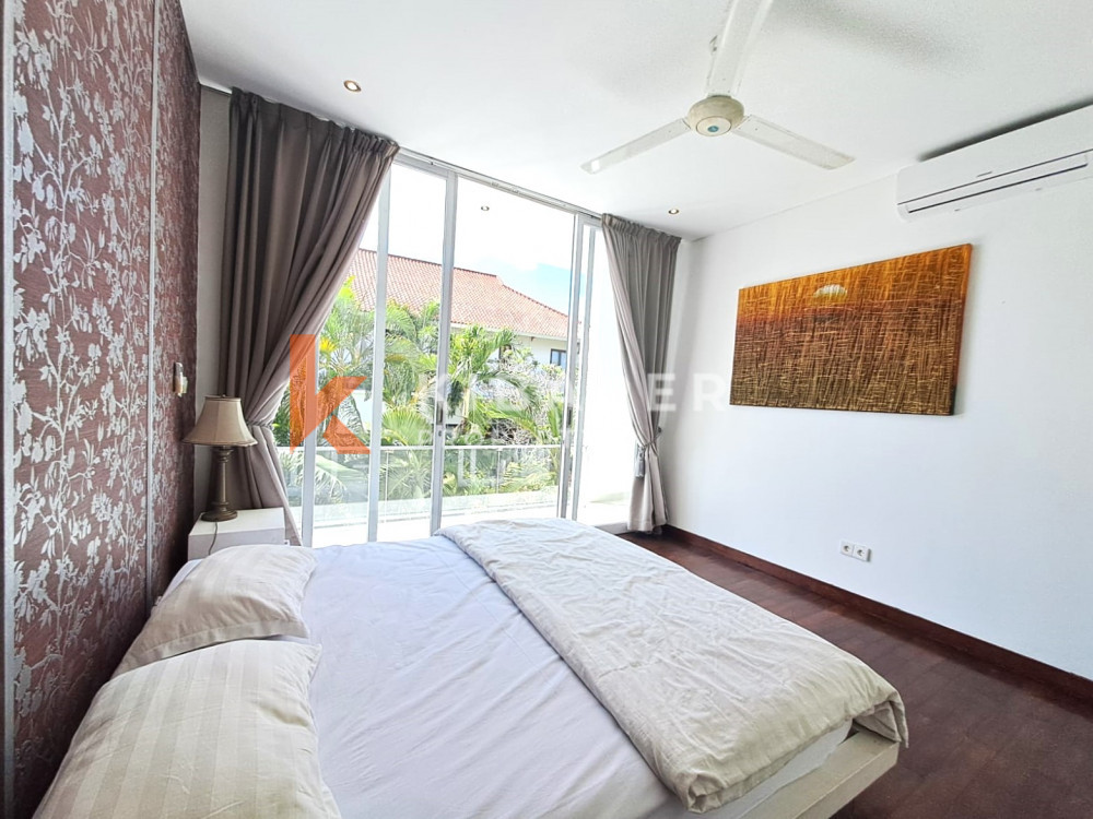 Stunning Four-Bedroom Enclosed Livingroom Villa Located in the Hills of Ungasan