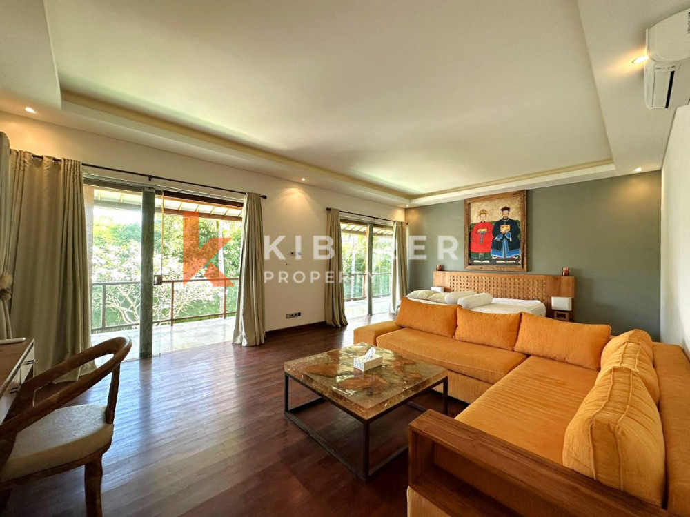 Wonderful Five Bedrooms Villa with Rooftop Walking Distance to the Kedonganan Beach