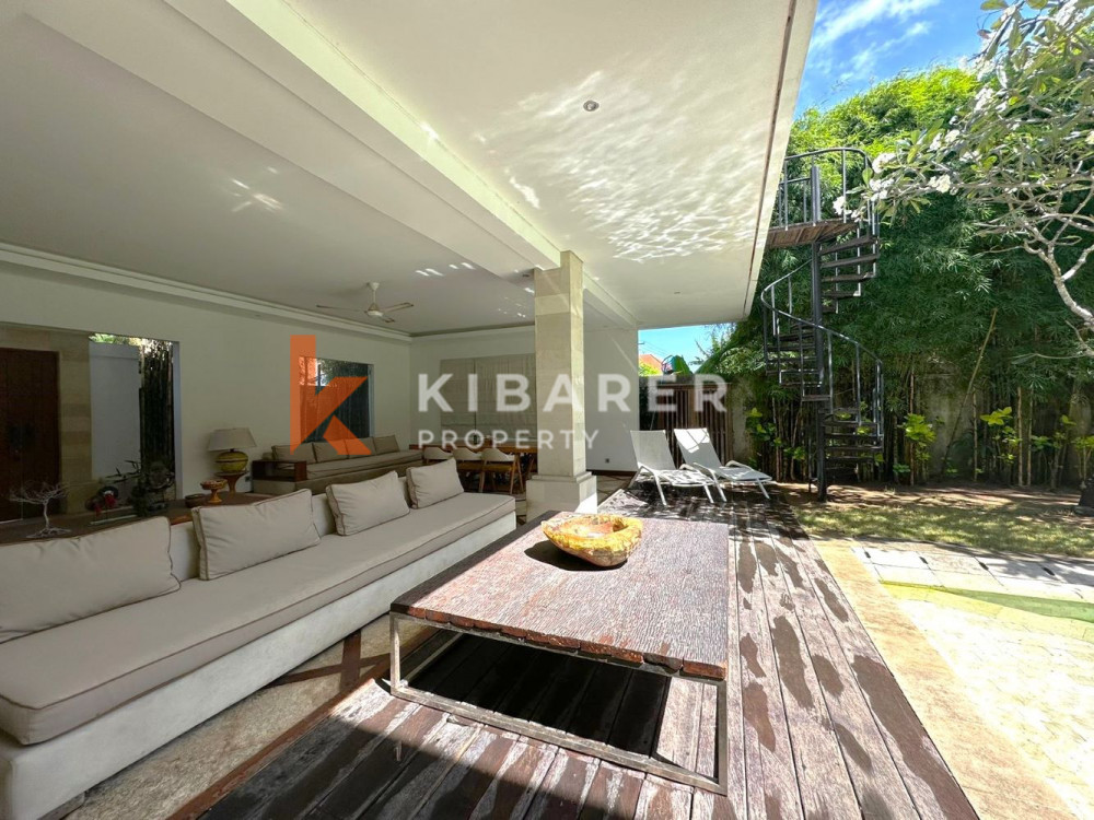 Wonderful Five Bedrooms Villa with Rooftop Walking Distance to the Kedonganan Beach