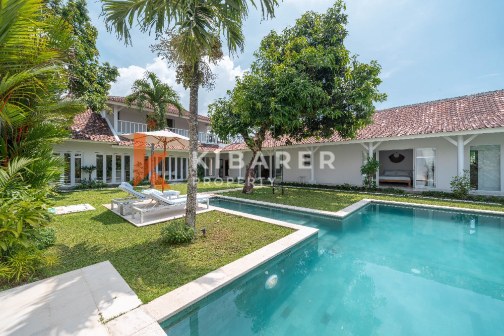 Spacious Five-bedroom Villa with Classic Indonesian Style for Rent in Canggu