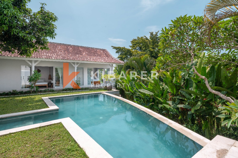 Spacious Five-bedroom Villa with Classic Indonesian Style for Rent in Canggu