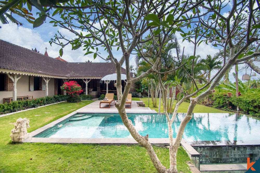 Beautiful four bedroom leasehold villa with rice fields views in Babakan