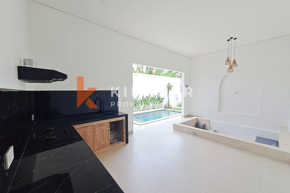 Villa contemporaine semi-meublée de deux chambres flambant neuve située dans un quartier recherché de Padonan Canggu (loyer min. 3 ans)