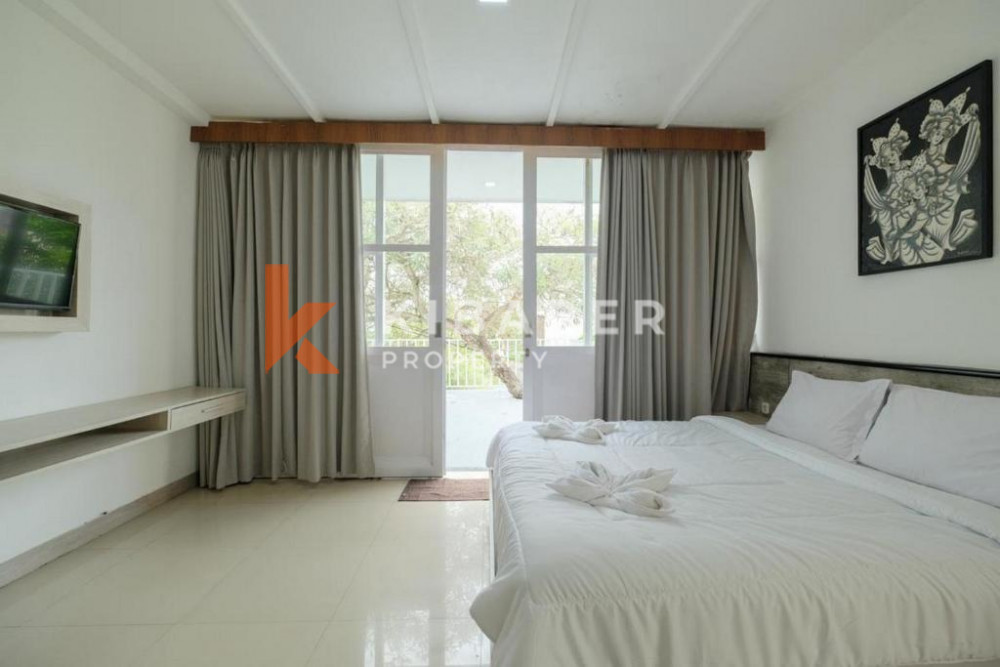 Spacious Five-bedroom Villa with Enclosed Living for Rent in Jimbaran