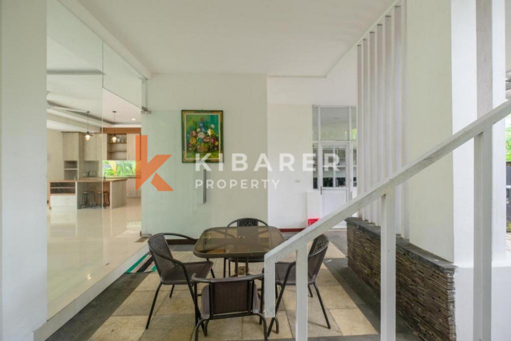 Spacious Five-bedroom Villa with Enclosed Living for Rent in Jimbaran