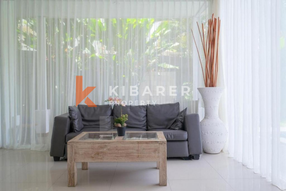 Spacious Five-bedroom Villa with Enclosed Living for Rent in Jimbaran