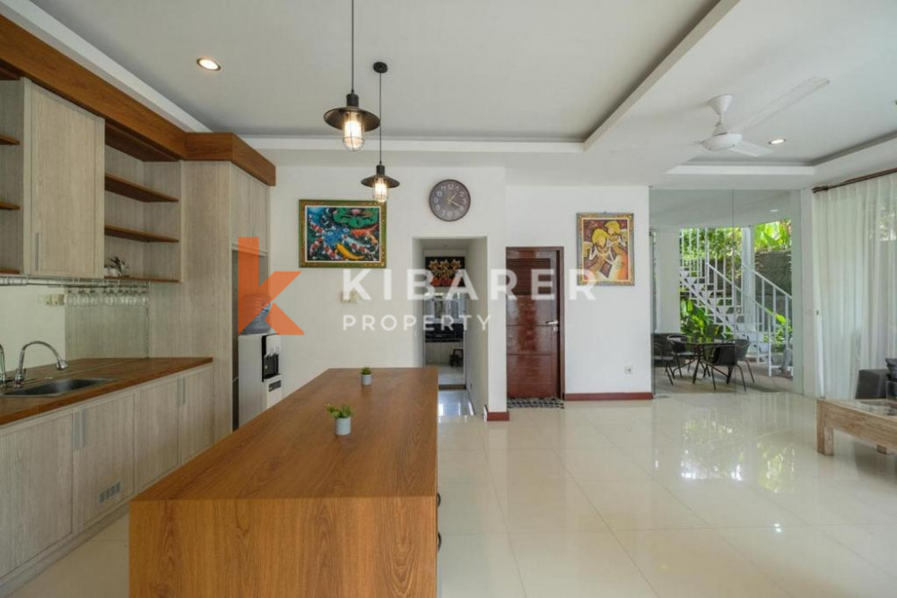 Spacious Five-bedroom Villa with Enclosed Living for Rent in Jimbaran