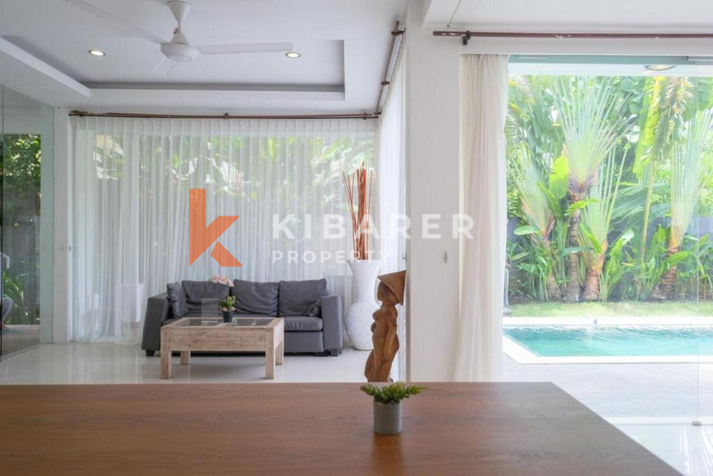 Spacious Five-bedroom Villa with Enclosed Living for Rent in Jimbaran