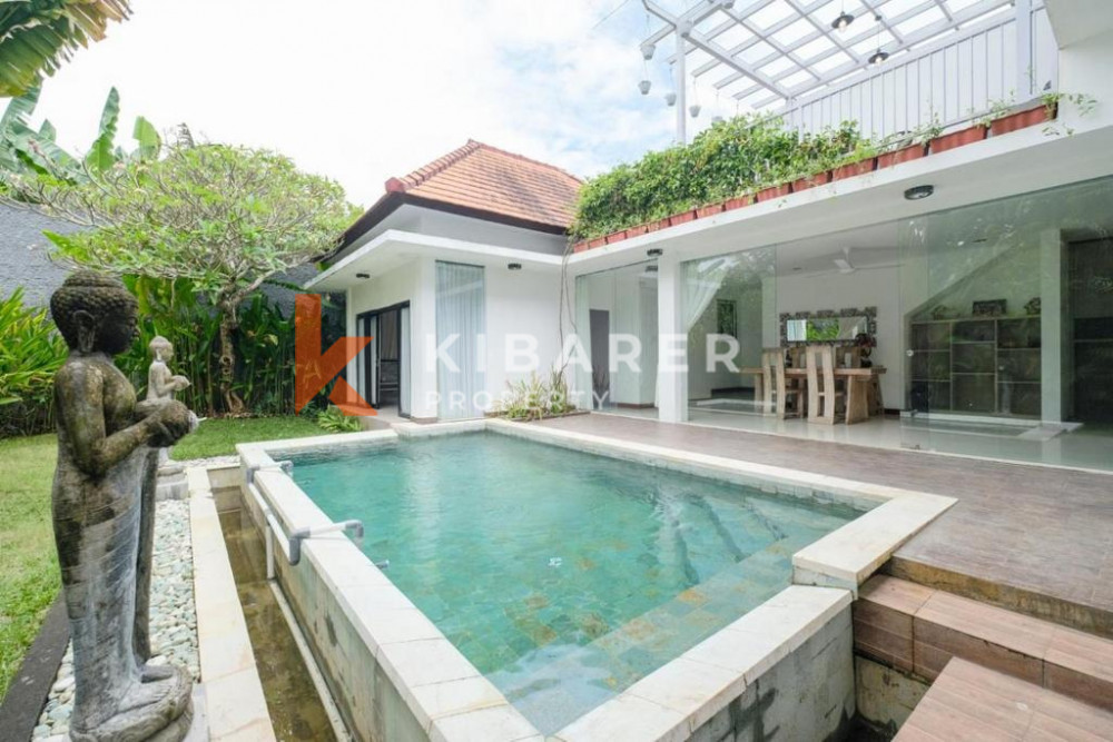 Spacious Five-bedroom Villa with Enclosed Living for Rent in Jimbaran