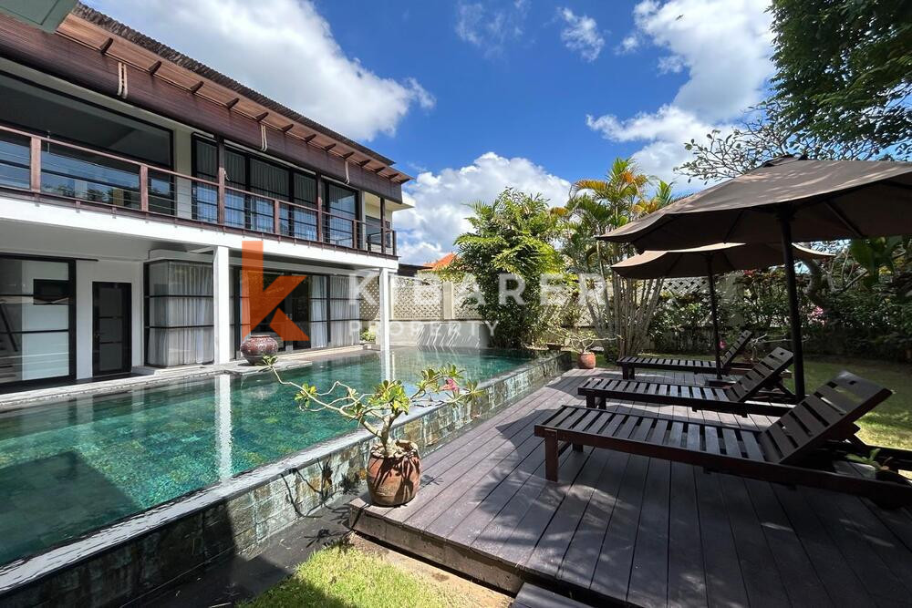 Villa de luxe à couper le souffle de quatre chambres à coucher, près de la plage de Jimbaran