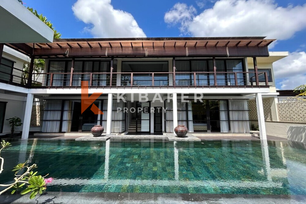 Breathtaking Four-Bedroom Enclosed Living Luxury Villa Close to Jimbaran Beach