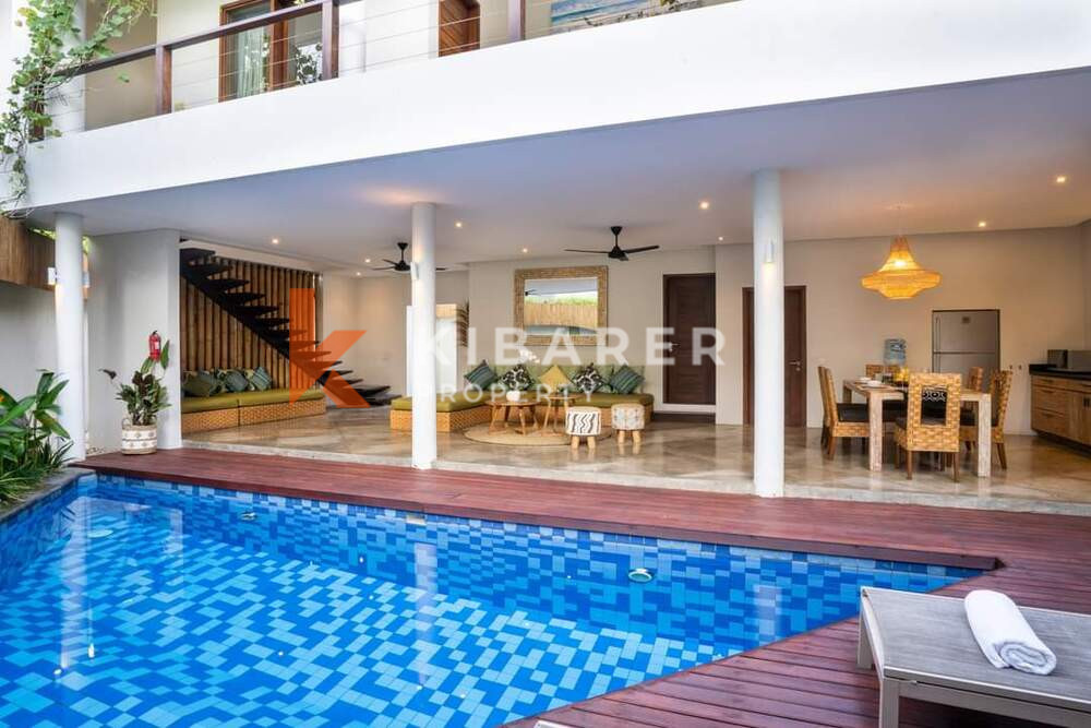 Superbe villa ouverte de trois chambres à distance de marche de la plage de Seminyak