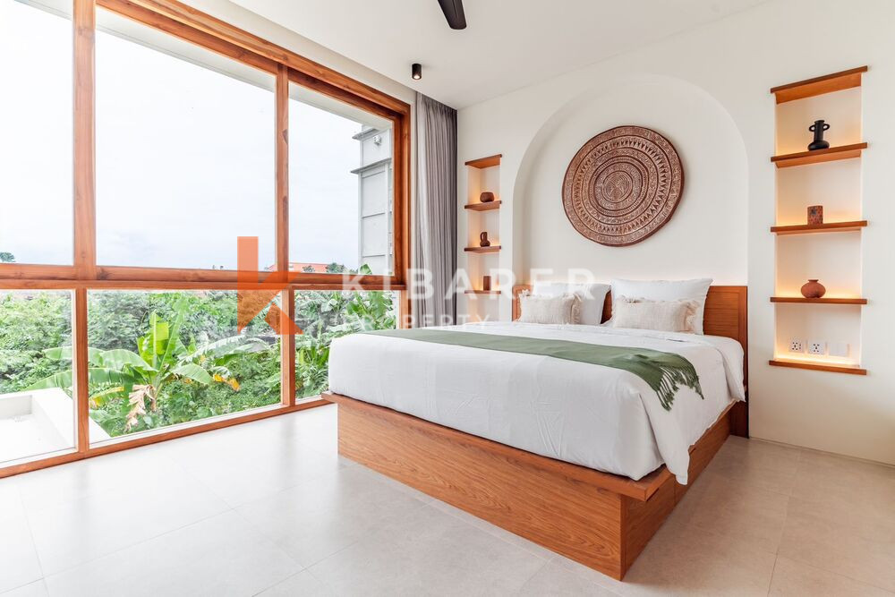 Villa minimaliste chic de deux chambres avec salon fermé à Canggu