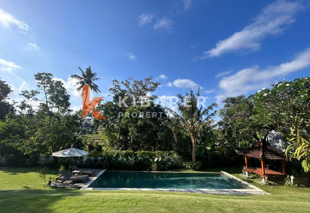 Dream Retreat Five-bedroom Villa With Enclosed Living in Berawa