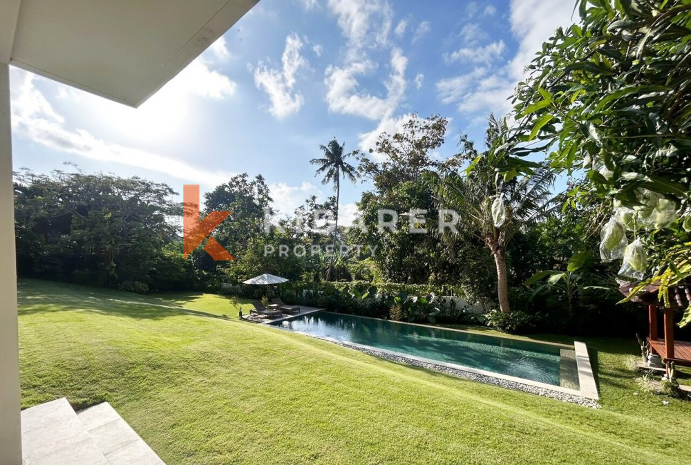 Dream Retreat Five-bedroom Villa With Enclosed Living in Berawa