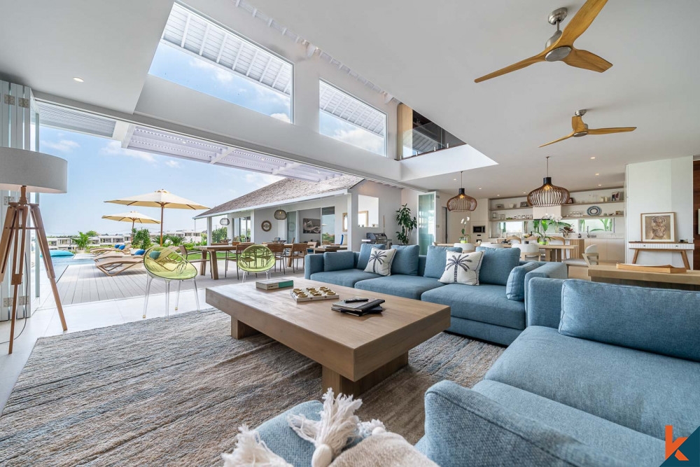 Magnifique villa moderne de quatre chambres à louer dans le quartier recherché de Canggu