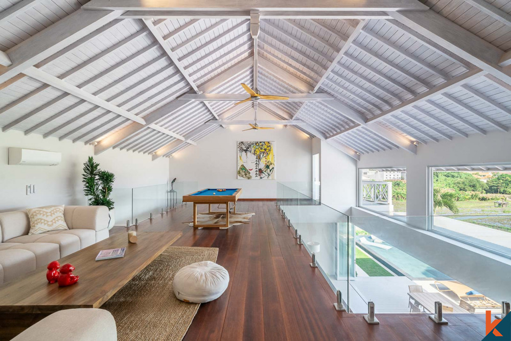 Magnifique villa moderne de quatre chambres à louer dans le quartier recherché de Canggu