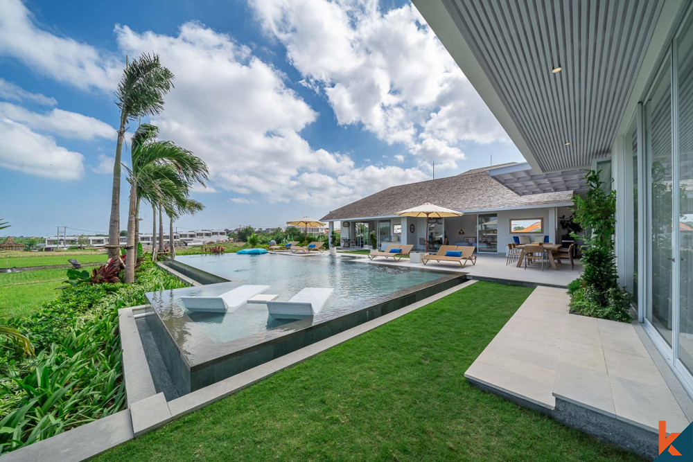 Magnifique villa moderne de quatre chambres à louer dans le quartier recherché de Canggu