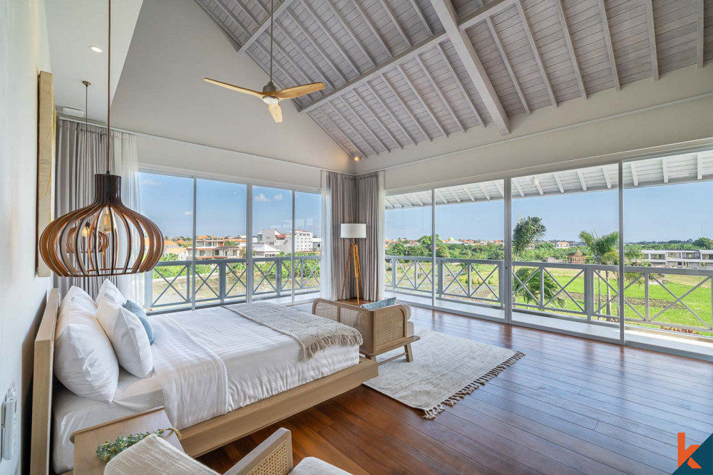 Magnifique villa moderne de quatre chambres à louer dans le quartier recherché de Canggu