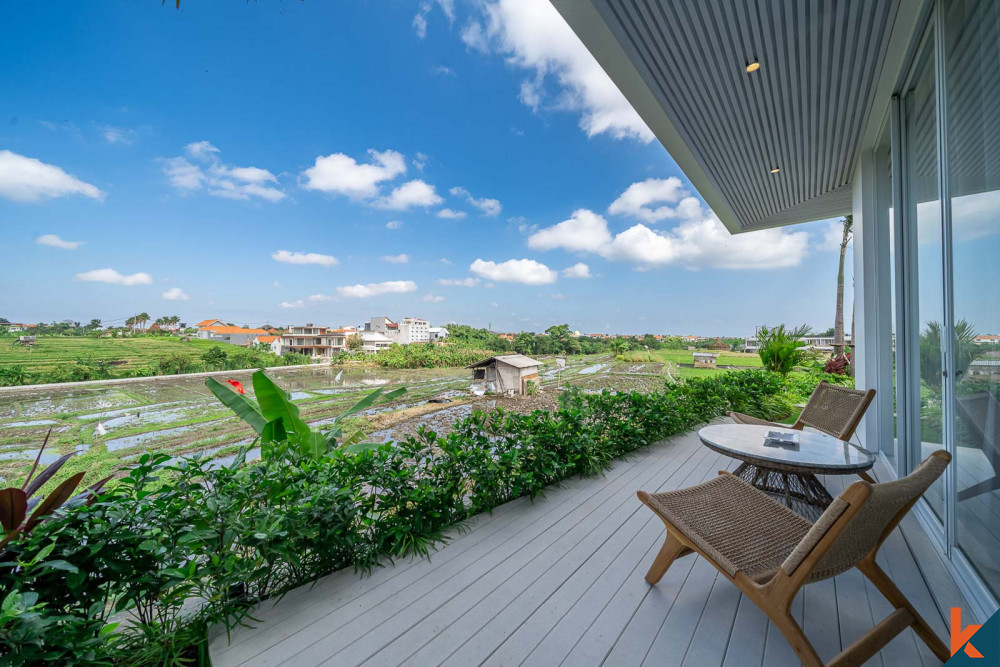 Magnifique villa moderne de quatre chambres à louer dans le quartier recherché de Canggu